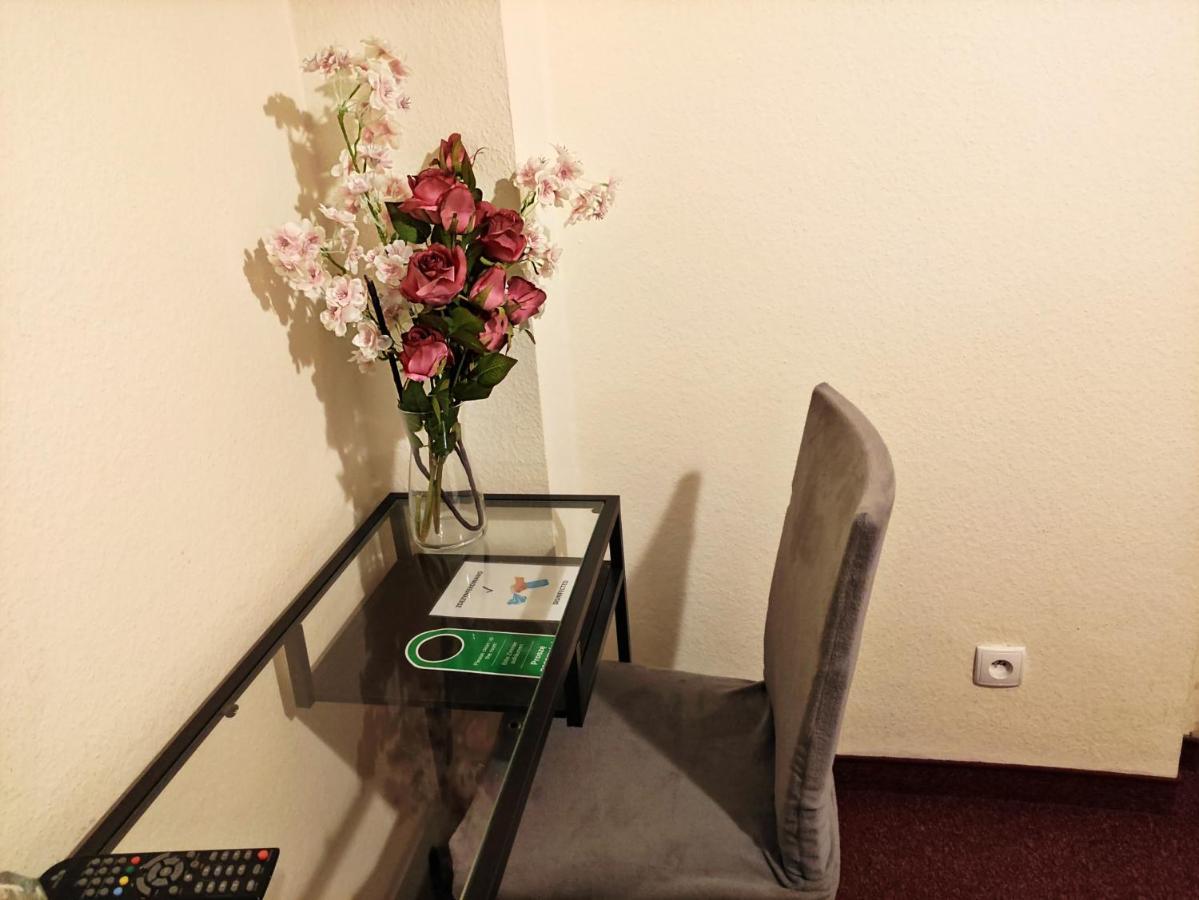 Helvetia Plus B&B - Private Rooms And Apartments วอร์ซอ ภายนอก รูปภาพ