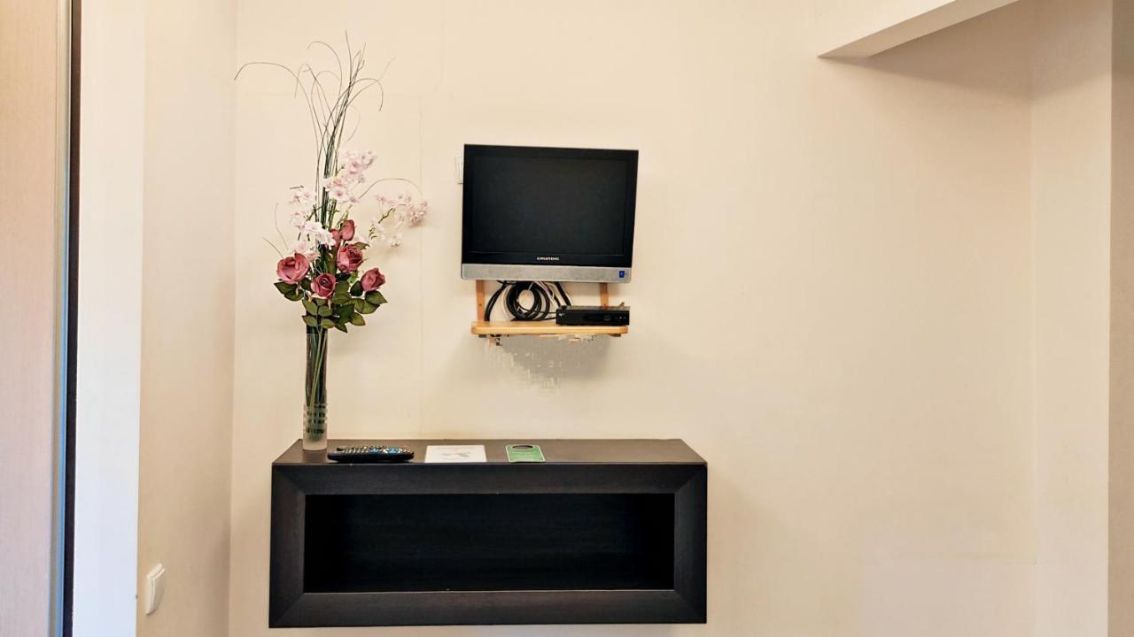 Helvetia Plus B&B - Private Rooms And Apartments วอร์ซอ ภายนอก รูปภาพ