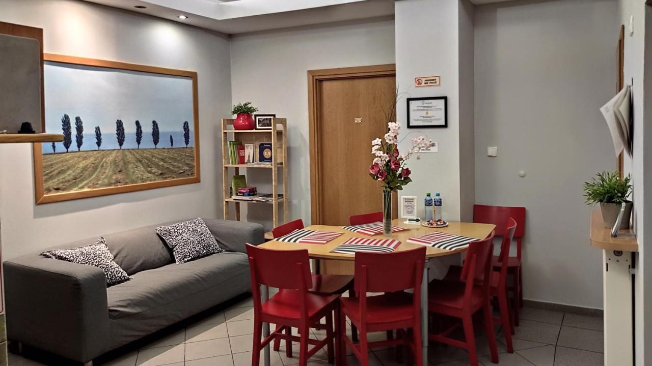 Helvetia Plus B&B - Private Rooms And Apartments วอร์ซอ ภายนอก รูปภาพ
