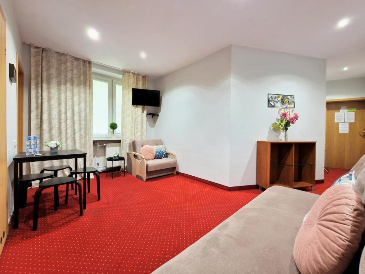 Helvetia Plus B&B - Private Rooms And Apartments วอร์ซอ ภายนอก รูปภาพ