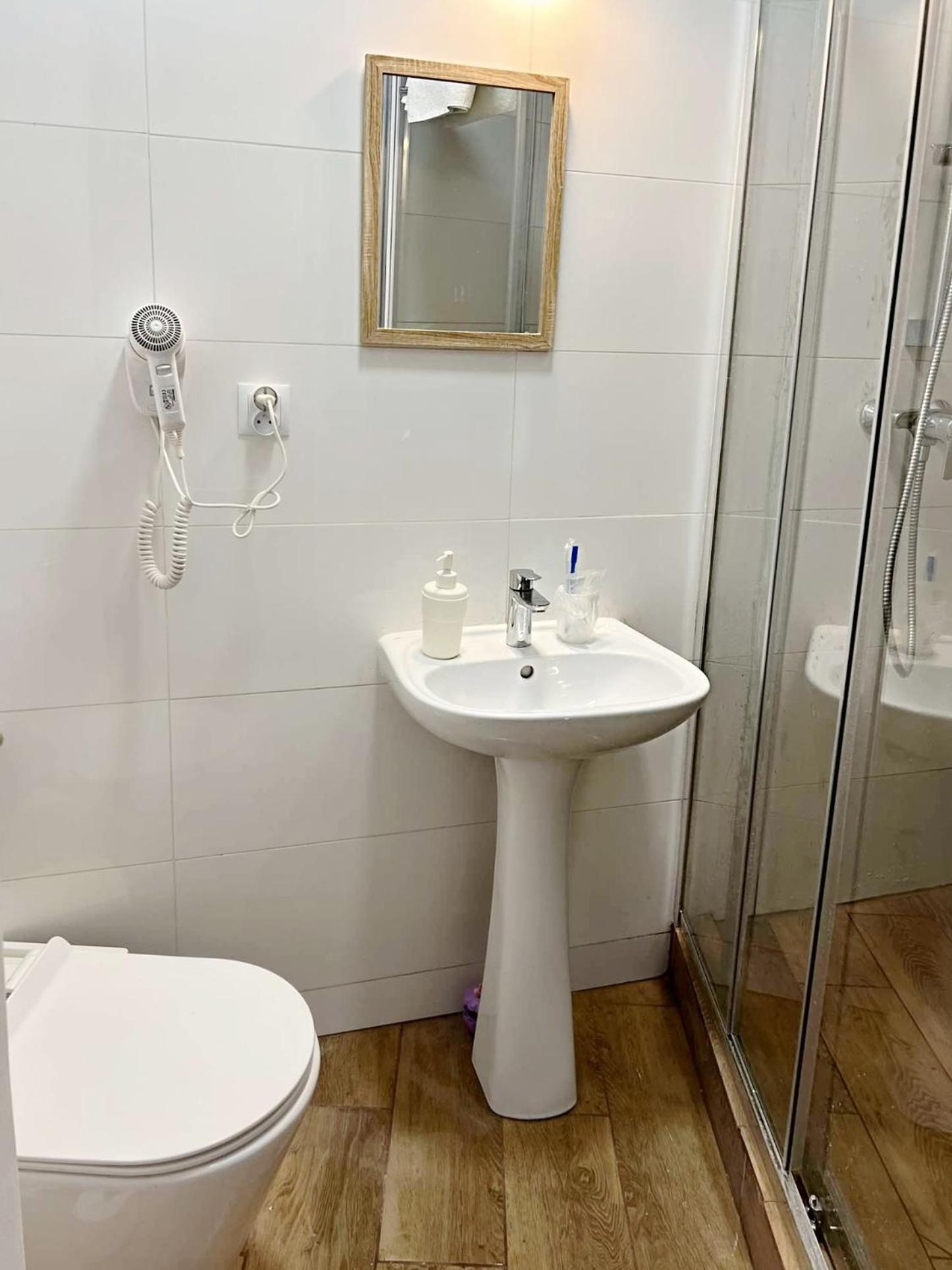 Helvetia Plus B&B - Private Rooms And Apartments วอร์ซอ ภายนอก รูปภาพ